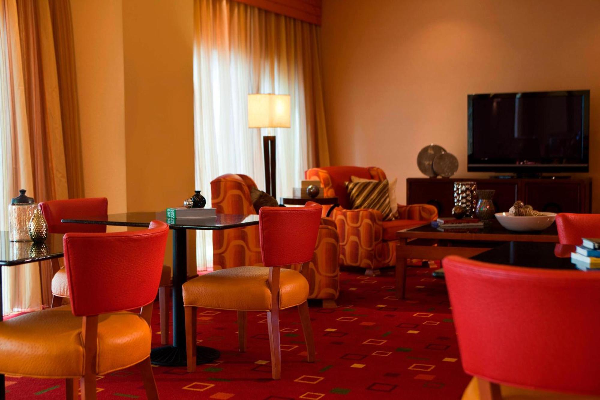 Hotel Renaissance Phoenix & Conference Center 4*