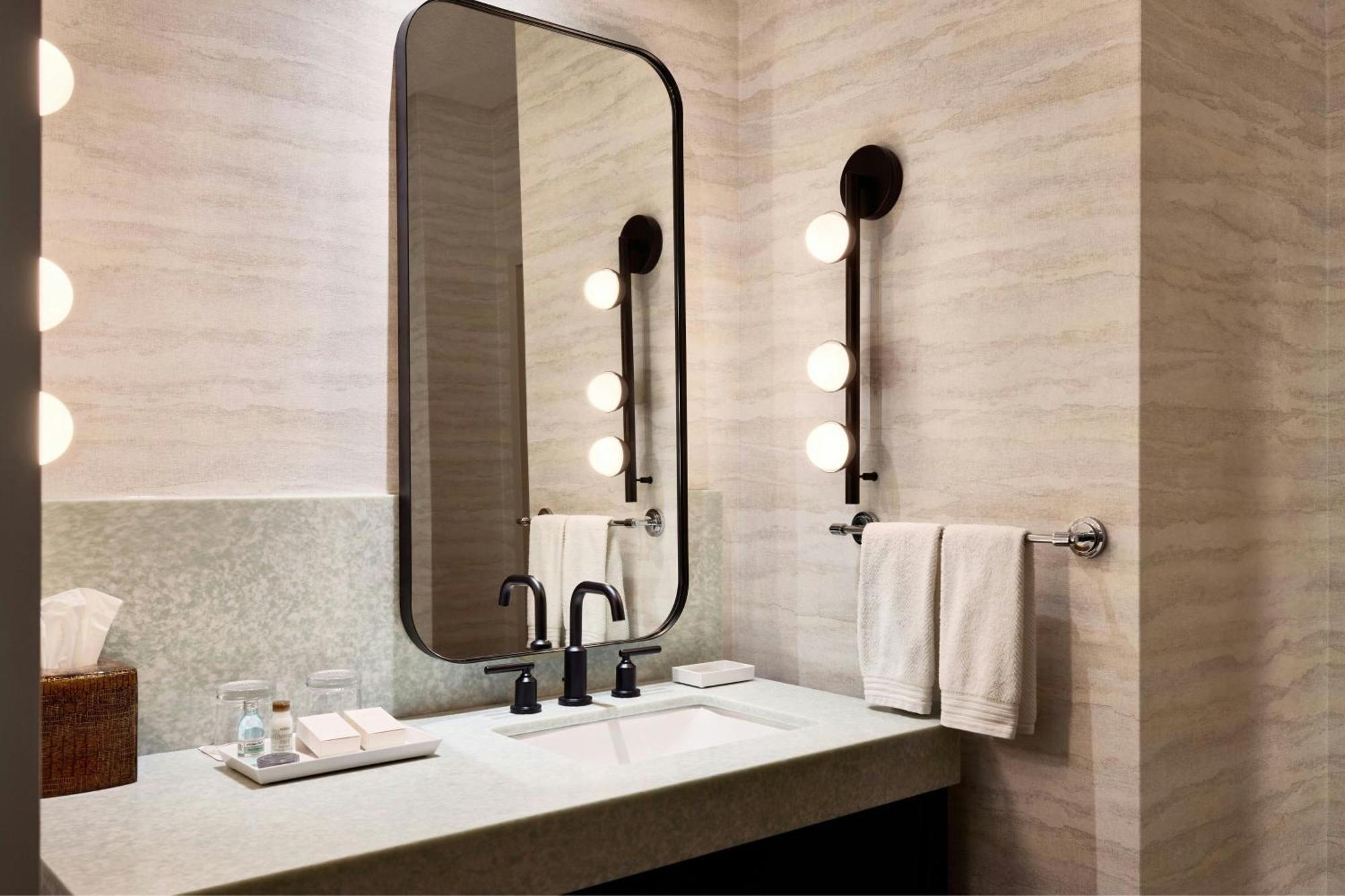 Renaissance Phoenix Hotel&spa Hotel
