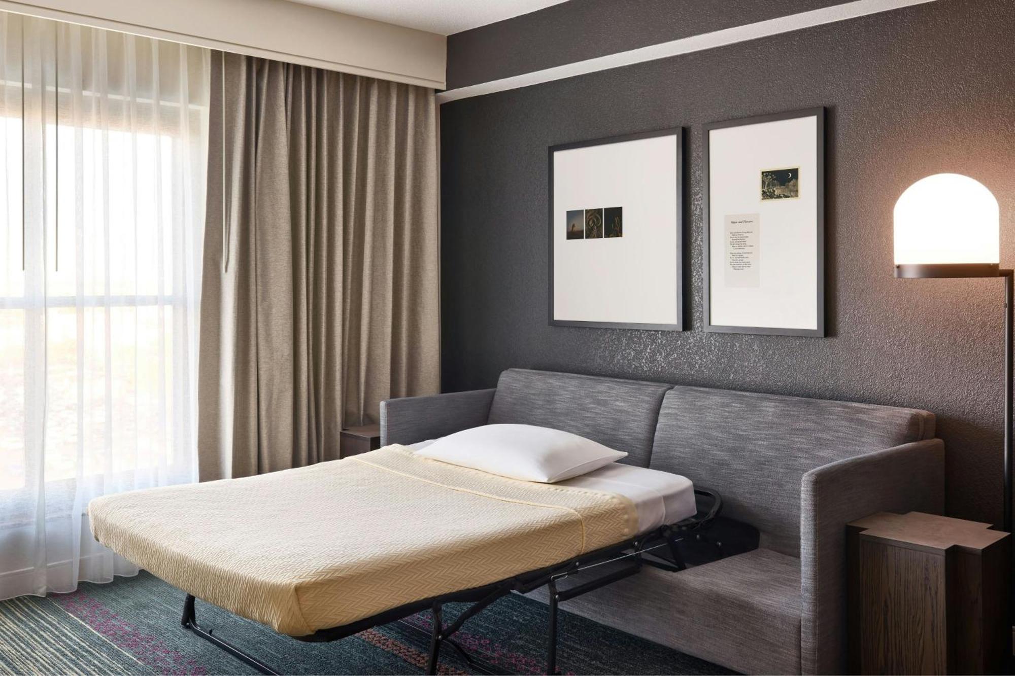 Renaissance Phoenix & Conference Center Hotel 4*