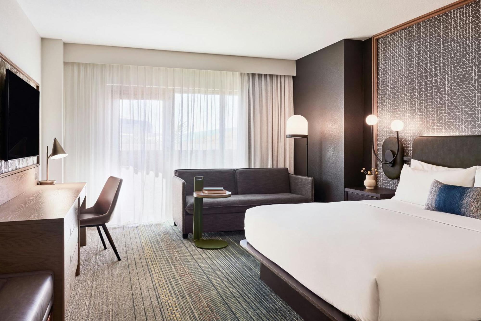 Renaissance Phoenix & Conference Center Hotel